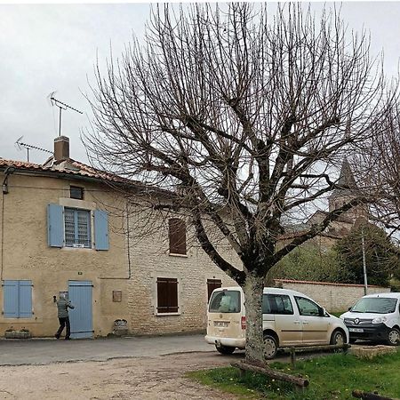 Апартаменти Au Bord De La Riviere Verteuil-sur-Charente Екстер'єр фото